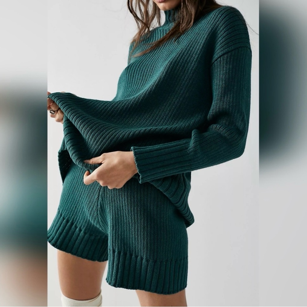 Women's FREE PEOPLE Beach Teal Turtleneck Sweater and shorts Set XS NWT